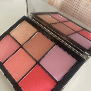 NARS “wanted “ cheek Palette
